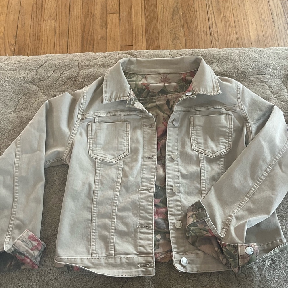 VENUS Cream Jacket with Floral Accents